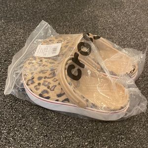 Crocs platform leopard clog. Unisex. M6/W8.